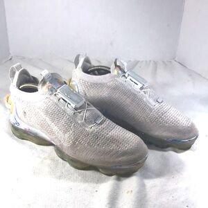 Women’s Nike VapoMax 2020 Flyknit Summit White Pull On Adjustable Sneakers 10.5